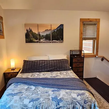 Beautiful Riverfront Near Mt Bachelor With Hot Tub Bend Exterior photo