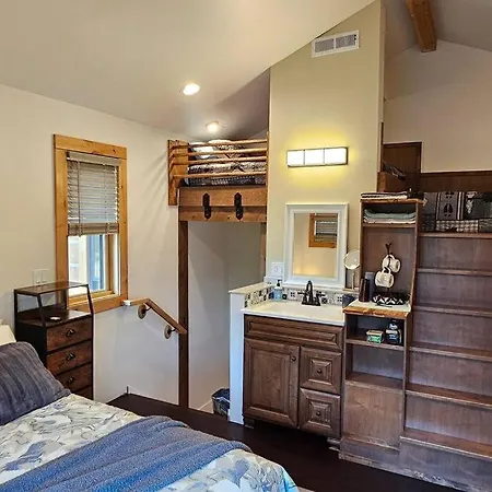 Beautiful Riverfront Near Mt Bachelor With Hot Tub Bend Exterior photo