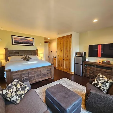Beautiful Riverfront Near Mt Bachelor With Hot Tub Bend Exterior photo