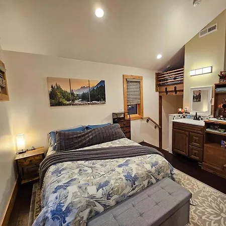 Beautiful Riverfront Near Mt Bachelor With Hot Tub Bend Exterior photo