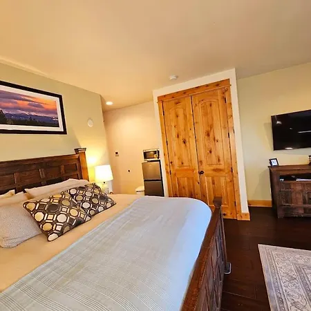 Beautiful Riverfront Near Mt Bachelor With Hot Tub Bend Exterior photo