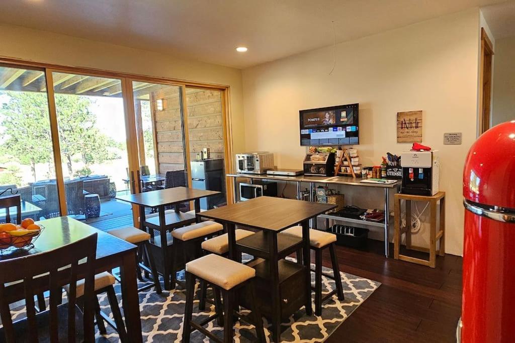 Homestay Beautiful Riverfront Near Mt Bachelor With Hot Tub Bend