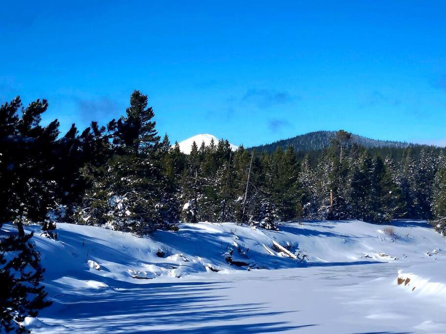 Homestay Beautiful Riverfront Near Mt Bachelor With Hot Tub