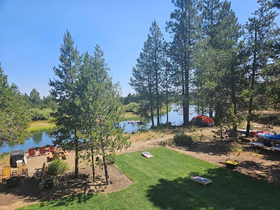 Homestay Beautiful Riverfront Near Mt Bachelor With Hot Tub