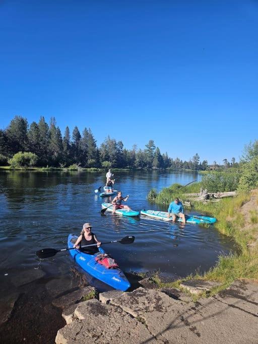 Homestay Beautiful Riverfront Near Mt Bachelor With Hot Tub *