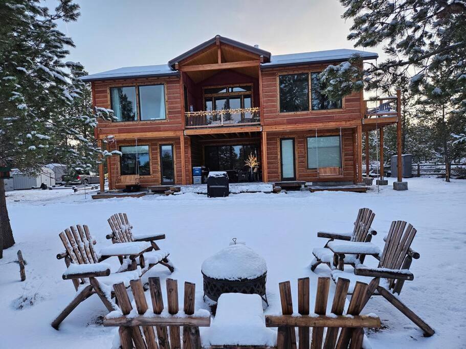 Beautiful Riverfront Near Mt Bachelor With Hot Tub Homestay