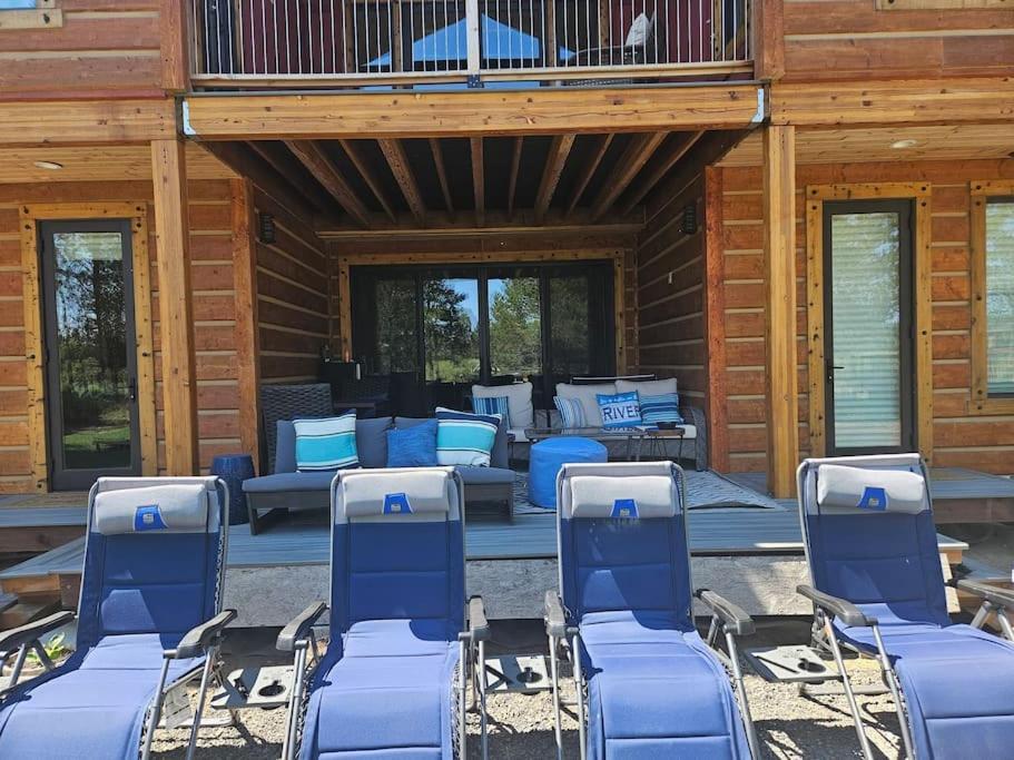 Beautiful Riverfront Near Mt Bachelor With Hot Tub Bend
