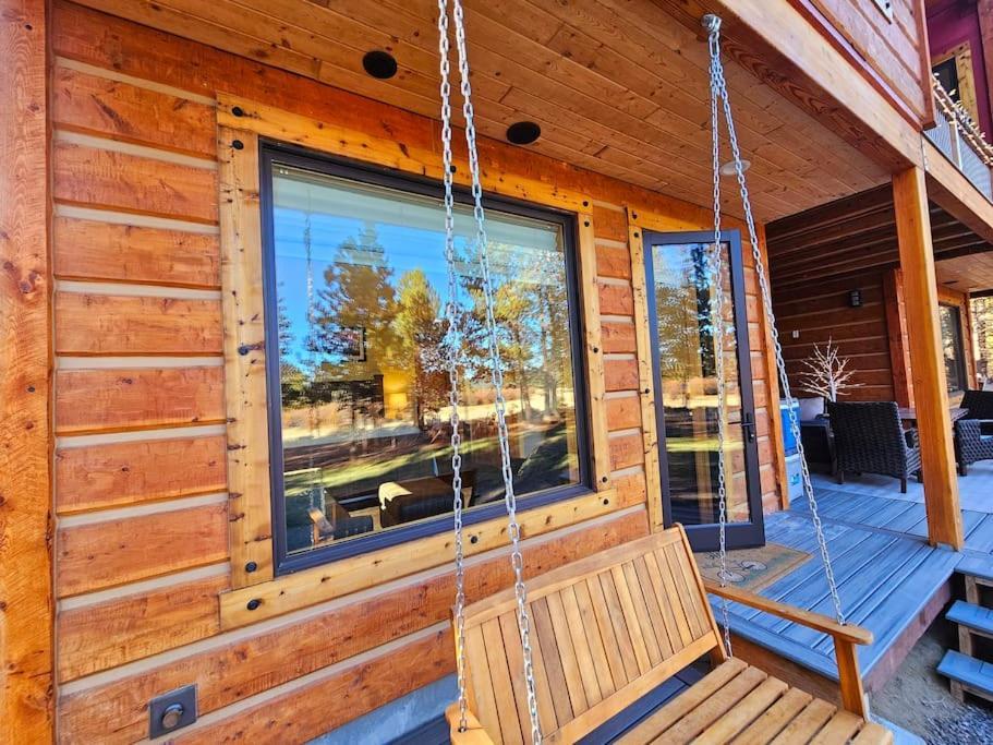 Beautiful Riverfront Near Mt Bachelor With Hot Tub *