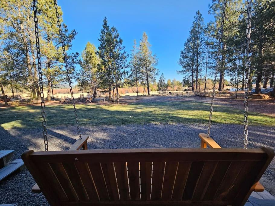Beautiful Riverfront Near Mt Bachelor With Hot Tub Homestay