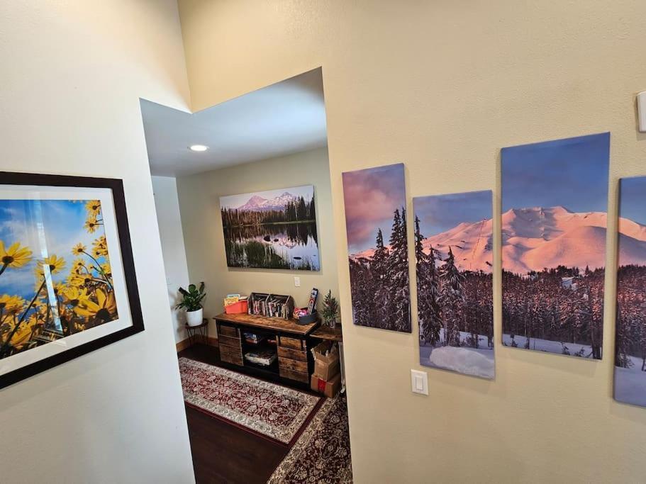 Beautiful Riverfront Near Mt Bachelor With Hot Tub Homestay *