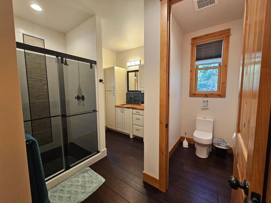 Homestay Beautiful Riverfront Near Mt Bachelor With Hot Tub Bend