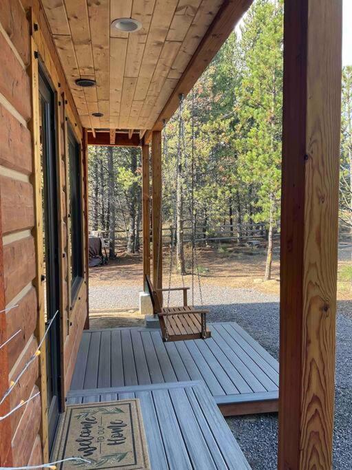 Beautiful Riverfront Near Mt Bachelor With Hot Tub Homestay Bend