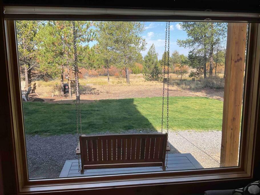 Homestay Beautiful Riverfront Near Mt Bachelor With Hot Tub