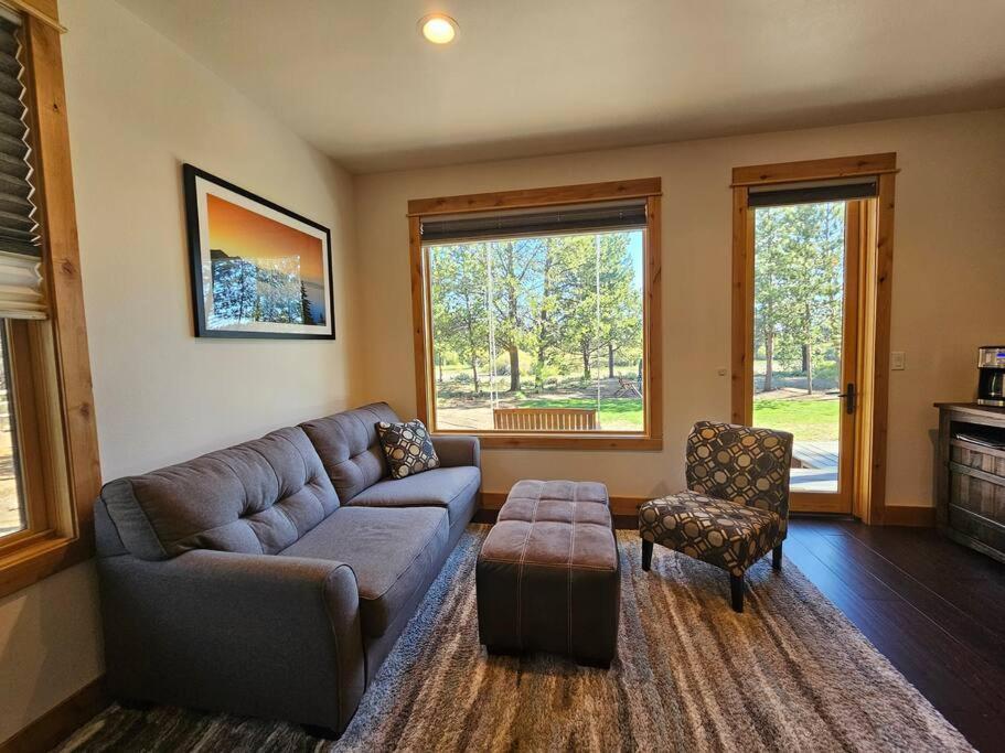 Homestay Beautiful Riverfront Near Mt Bachelor With Hot Tub *